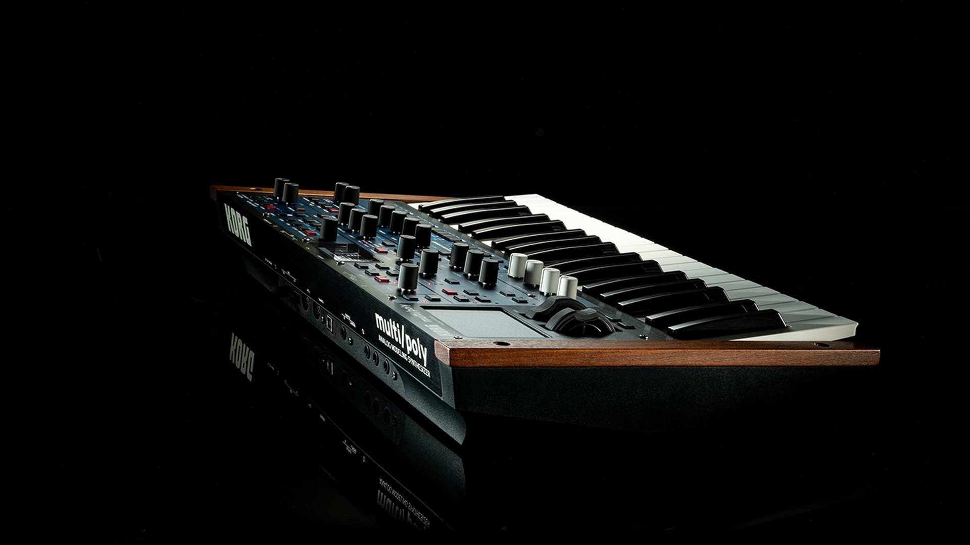 Text-free teaching artwork for Korg multi/poly Review Summary: Deep Sound Design vs. Immediate Hardware Workflow